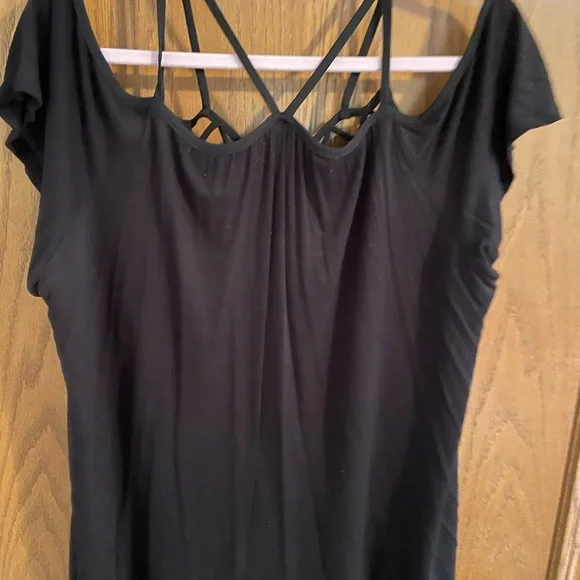 🔥🔥Maurice’s Size 1 plus crisscross black tee shirt. Super cute and comfy. Flows - Picture 2 of 2